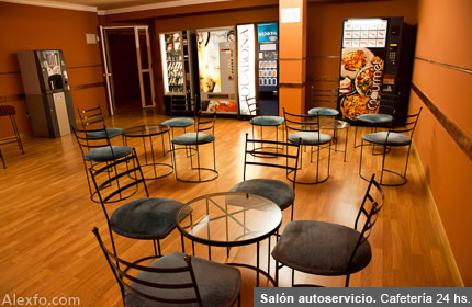 AHC Hoteles Salón autoservicio cafetería 24 horas